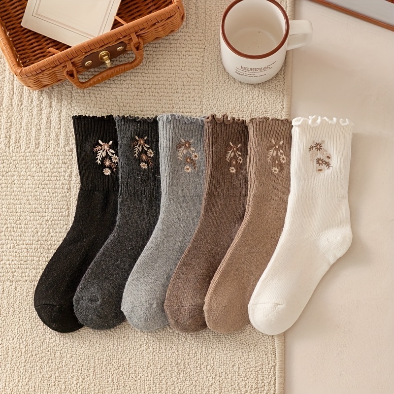 TEMU 6 Pairs Autumn Winter Thickened Women's Socks Plush Warm Socks Women's Lace Vintage Literary Long Socks Scalloped Edge Floral Plush Socks
