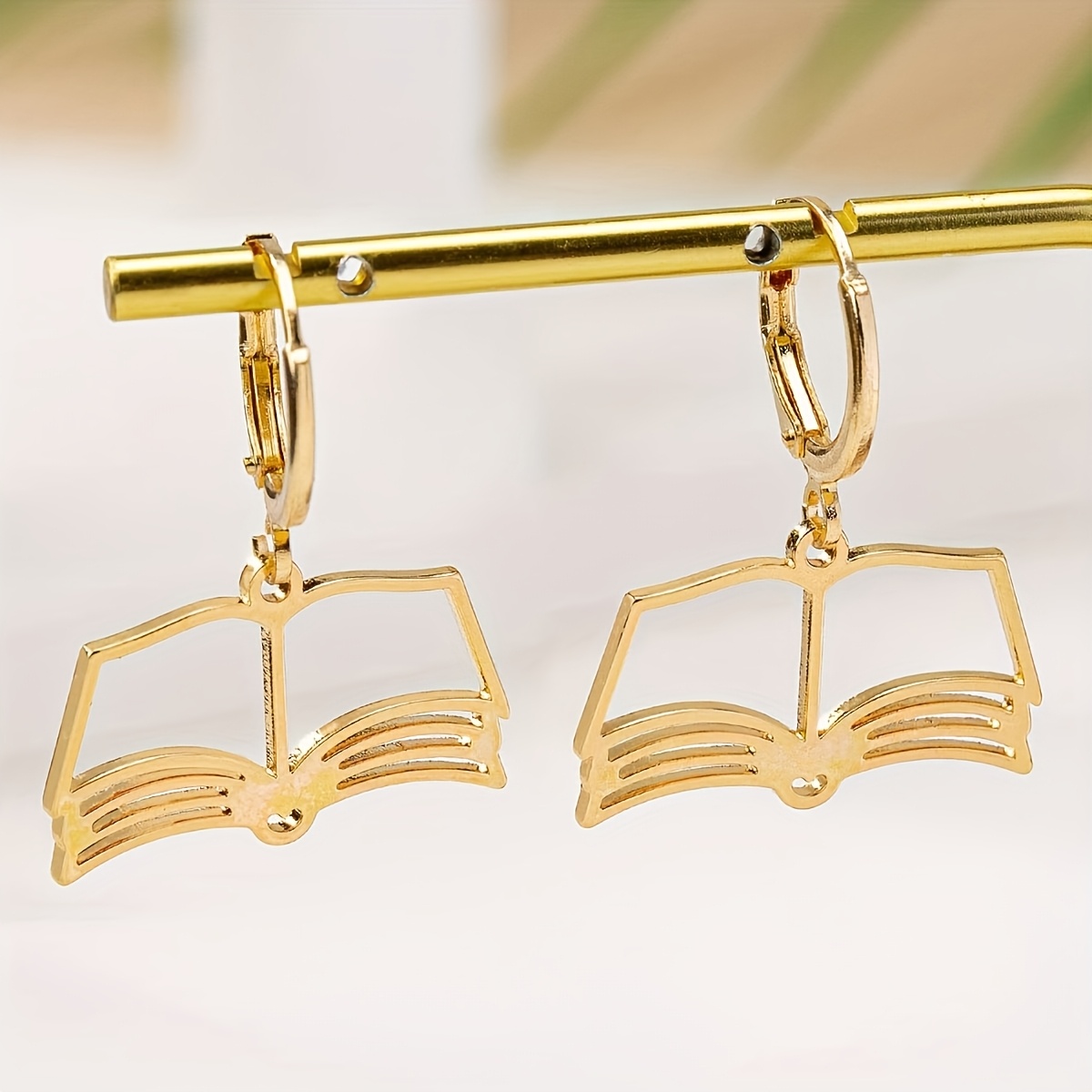 TEMU Boucles d'oreilles de livre creux, clips d'oreille de style , bijoux exclusifs pour les passionnés de livres