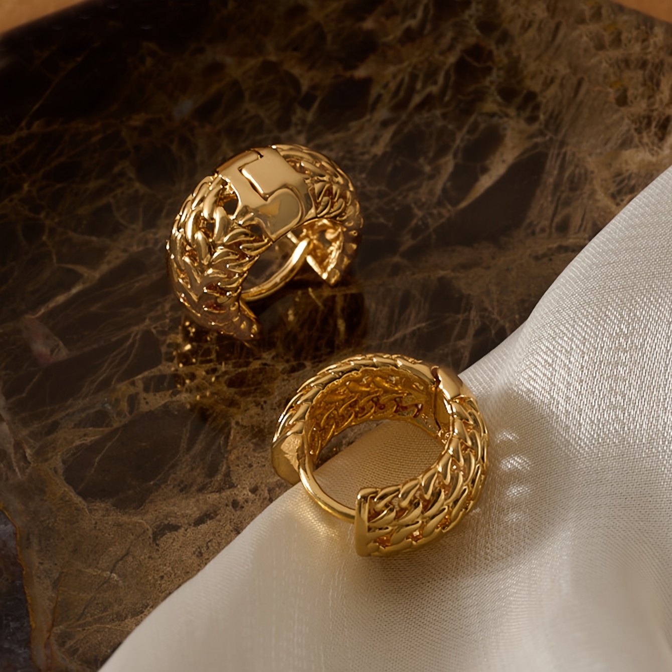 TEMU 1 Pair Of Vintage Elegant And Simple Exquisite Woven Geometric Niche Design Casual Versatile Fashion Women's Copper Alloy Ear Cuffs