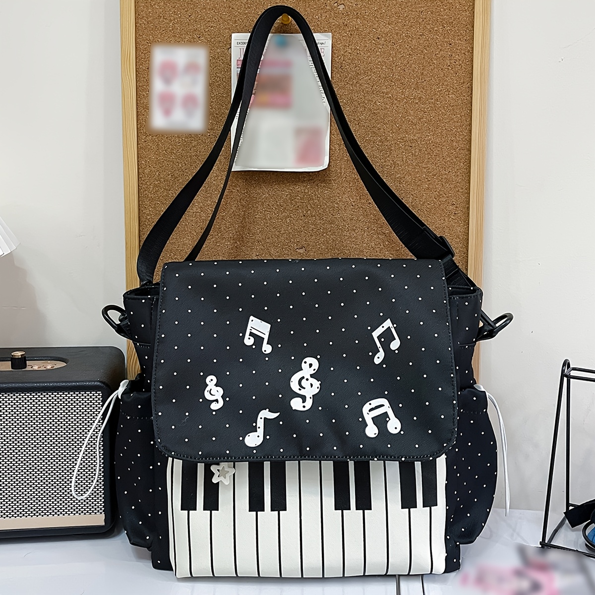 TEMU 【商品名】ピアノの楽譜プリントがトなレディーストートバッグ。ナイロン製で、広々としたショルダーバッグ。クロスボディにも着用可能。調節可能なストラップ付きで、白と黒をご用意。ポリエステル裏地を使用しており、普段使いに最適です。