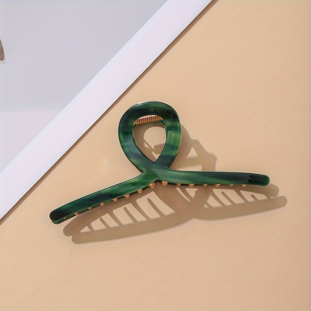TEMU Pinzas de pelo grandes y coloridas con forma de tiburón, modernas y a , para mujer, set antideslizante para cabello y fino