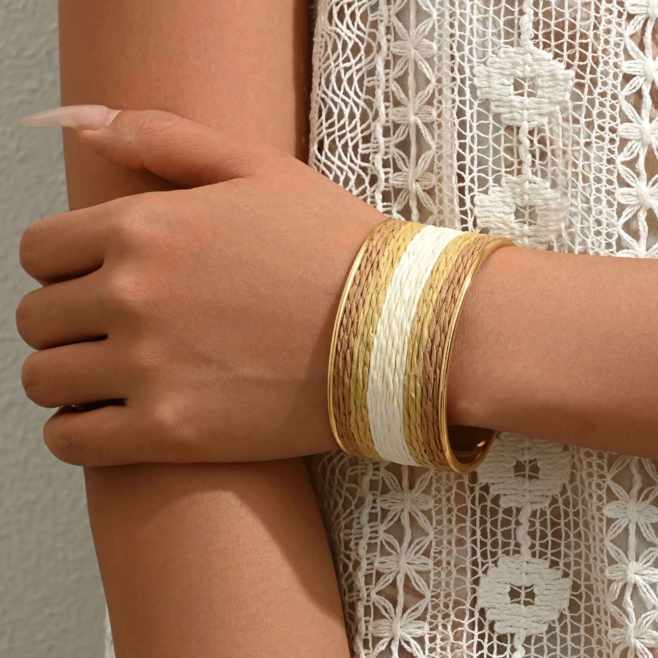1pc Vintage Easy Individual Niche All-Match Pure Handwoven Raffia Grass Open Bangle, Bohemian Fashion Vacation Style Temperament Elegant Premium Wide Bracelet, Gift for Lover Friend Mom