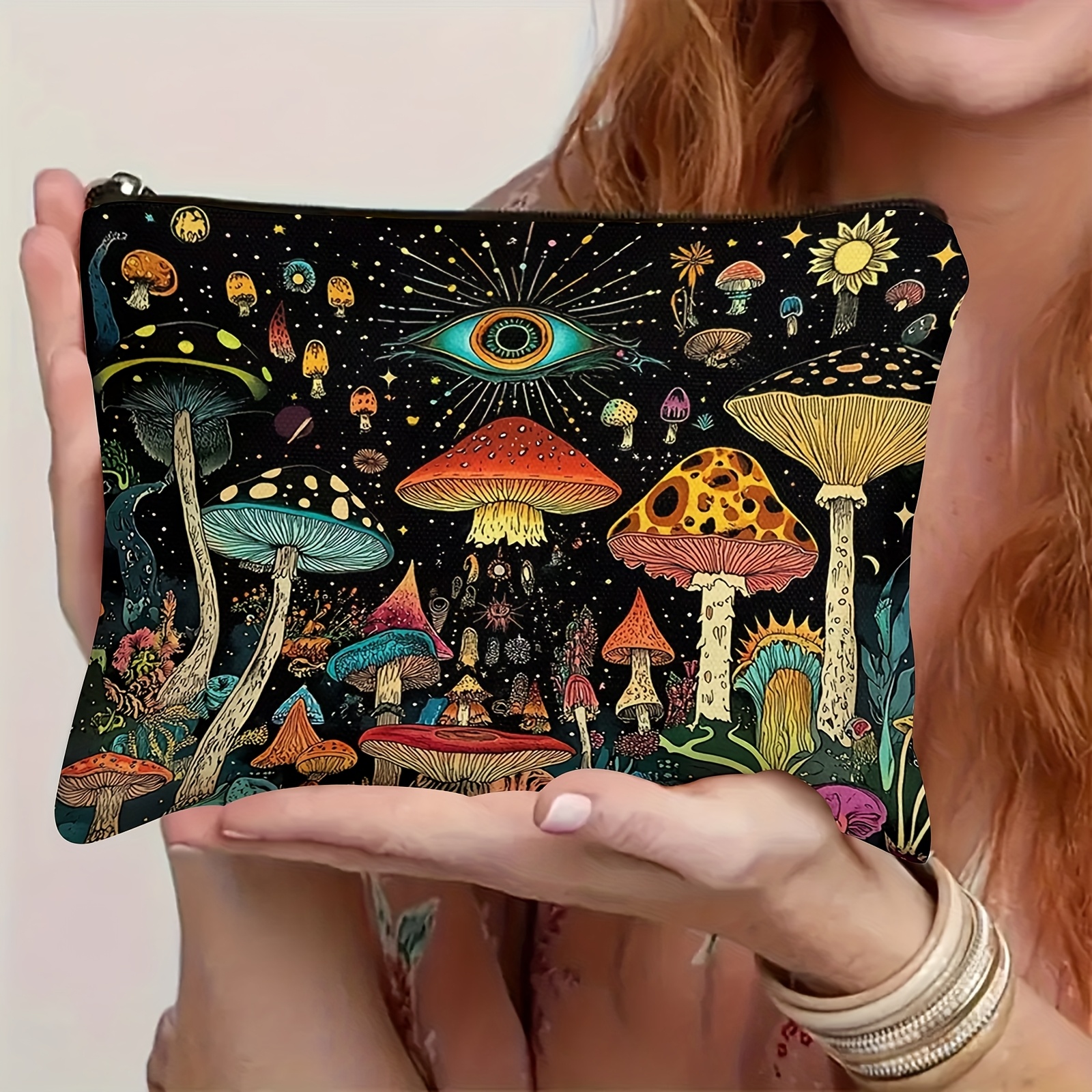 E-shop Eine stylische Damen-Kosmetiktasche mit bohemian Pilzdesign, ideal für Urlaub, Outdoor-Reisen den täglichen Gebrauch. Die langlebige