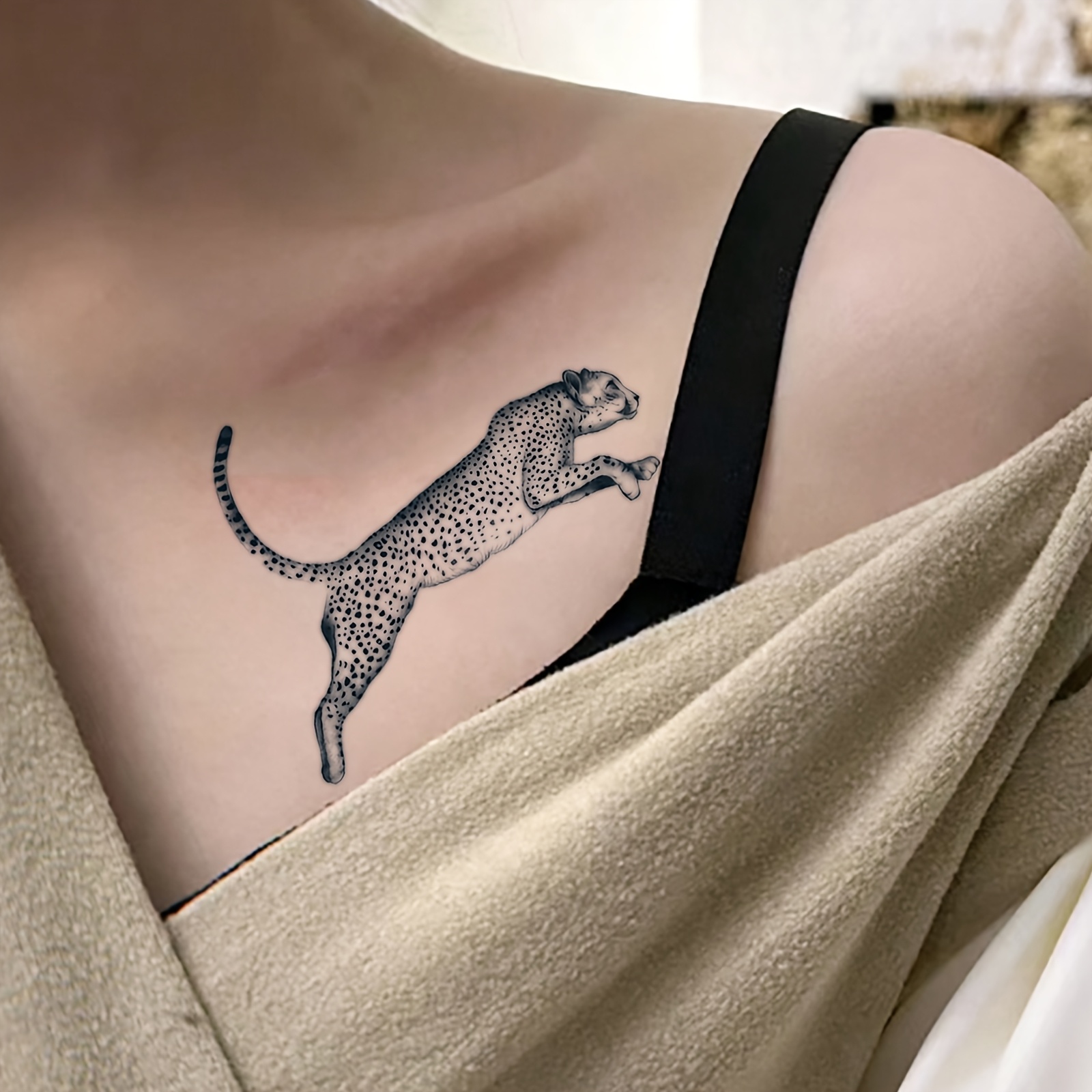 A Herbal Temporary Tattoo Sticker * Safe And, Featuring a Leaping * That  Embodies * And * Suitable for * Men And Women, Lasting for 7 to 14 Days., image size:1600x1600