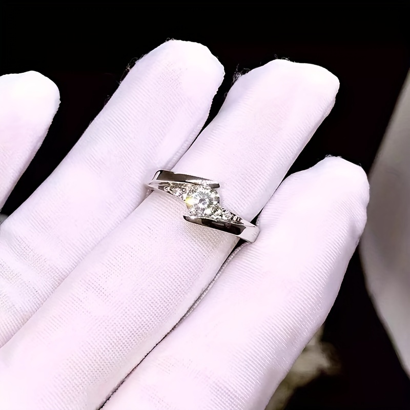 1pc Fashion Women's 0.5 Carat Engagement Wedding Ring, Bride Wedding Accessory, Exquisite Hypoallergenic Silvery Jewelry, Anniversary Gift