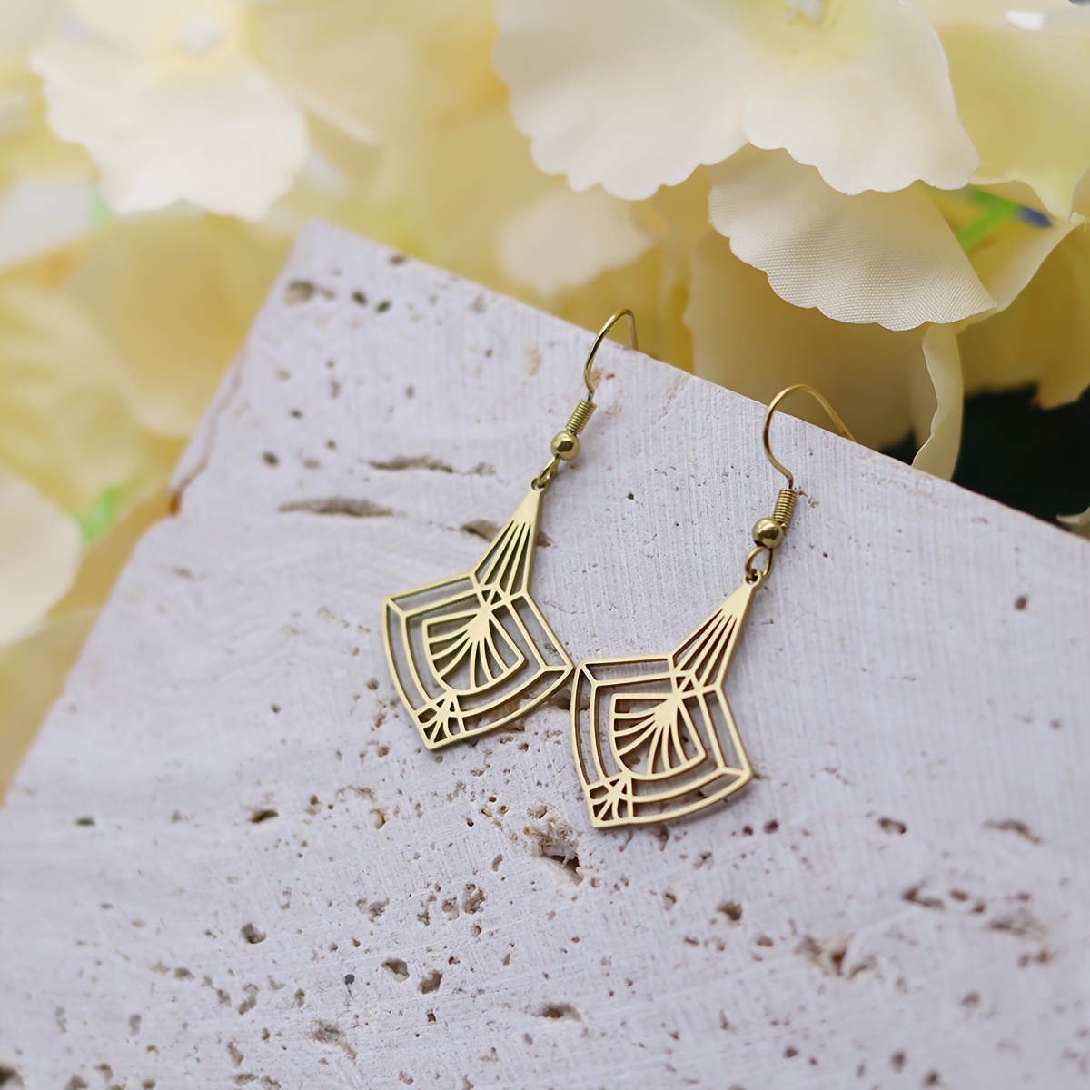 Retro Geometric Charms 304 Stainless Steel Earring - Hollow Fan-shaped Hoop With Minimalist Line Art, Casual Attire & Gift Suitable For , Casual Or Special Occasions
