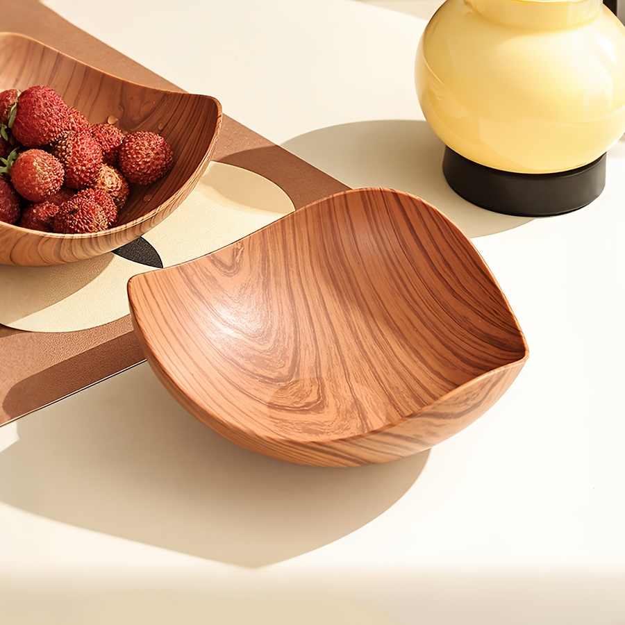 Bandeja triangular de plástico para frutas con textura similar al madera, cuenco irregular para frutas, aperitivos y frutos secos en la sala de estar, con una superficie lisa que es fácil de limpiar. Hecha de plástico duradero, esta bandeja multifuncional reutilizable para frutas es S