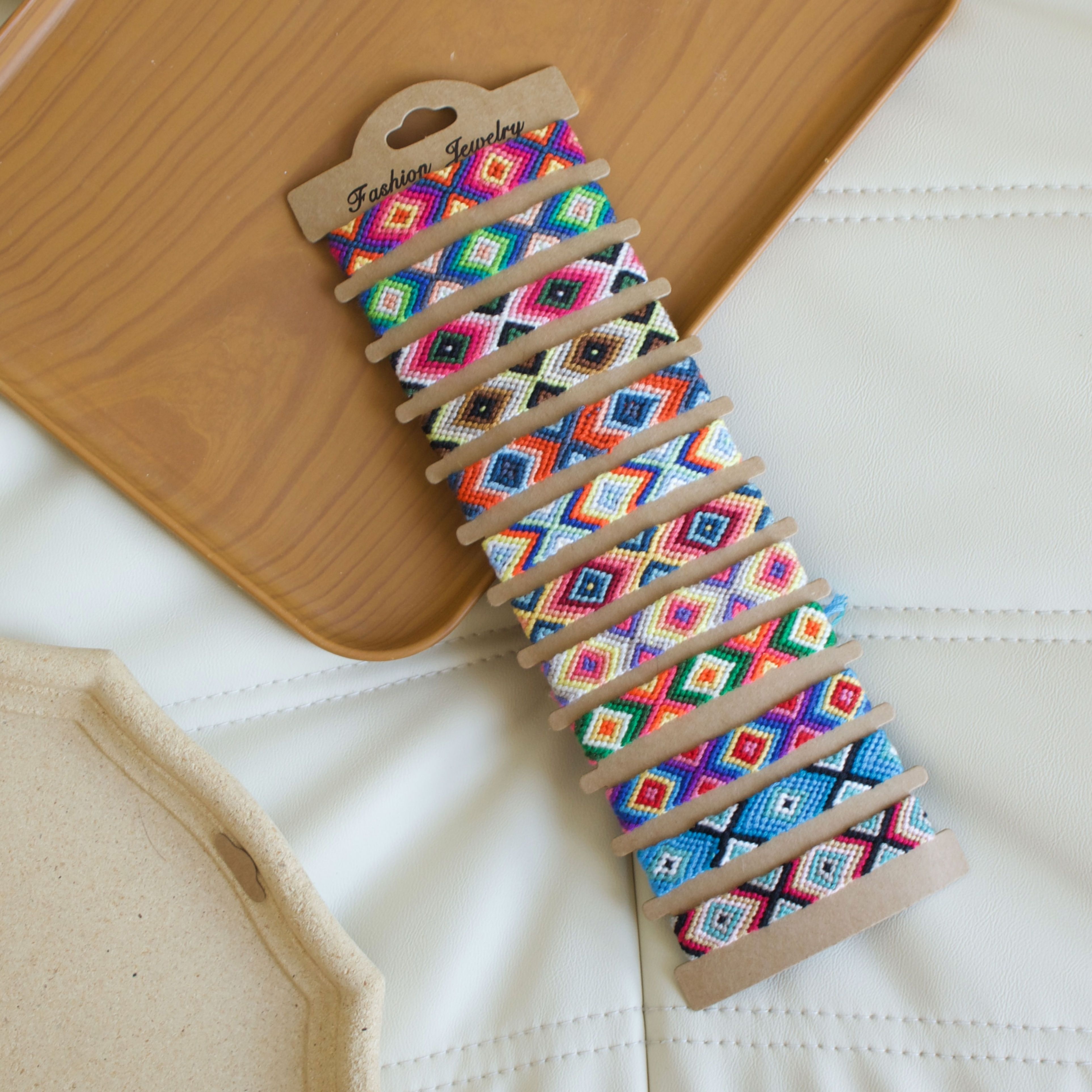 E-shop 12 Stück handgefertigte geflochtene Armbänder: Böhmisches geometrisches Design, bunte Mischung, geeignet für den täglichen Gebrauch und Urlaub