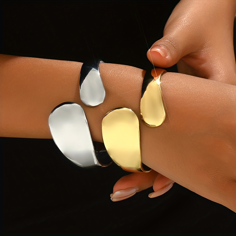 

Ensemble élégant de 2 bracelets géométriques pour femmes, en fer avec un design non mosaïque, bracelet ouvert réglable pour un et pour offrir, compatible avec toutes les .