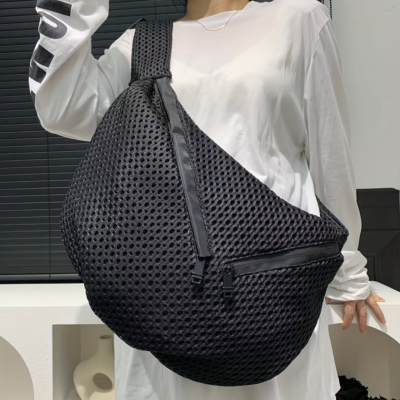 

Sac à bandoulière de sport pour femme - Grand sac de poitrine en nylon mesh avec sangle amovible, pliable, doublure en polyester, fermeture à glissière - Sac de sport décontracté de Guangzhou