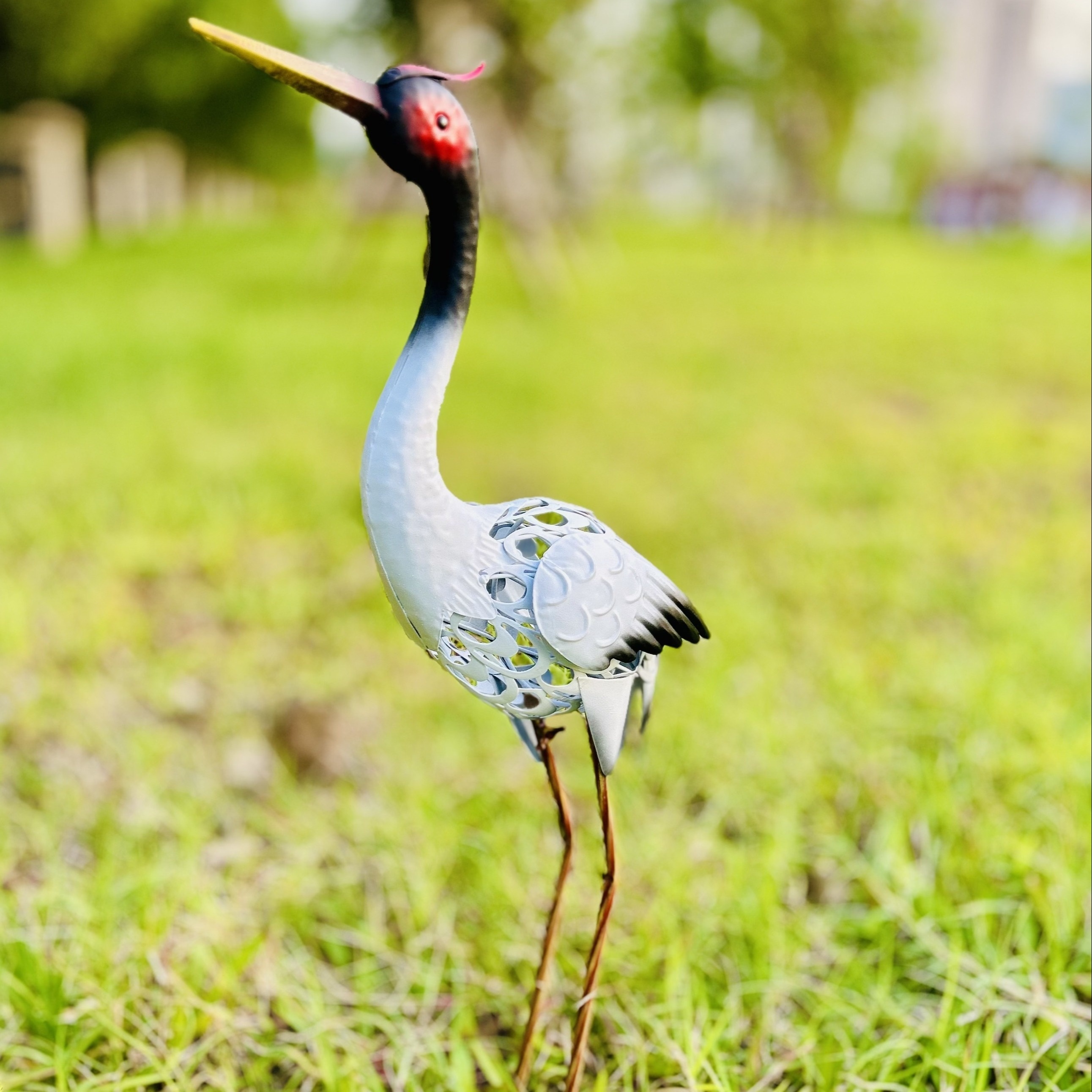 

Elegant Metal White Crane Garden Stake - Decorative Art, Perfect For Valentine's Day, Outdoor Animal Sculpture, No Battery Required