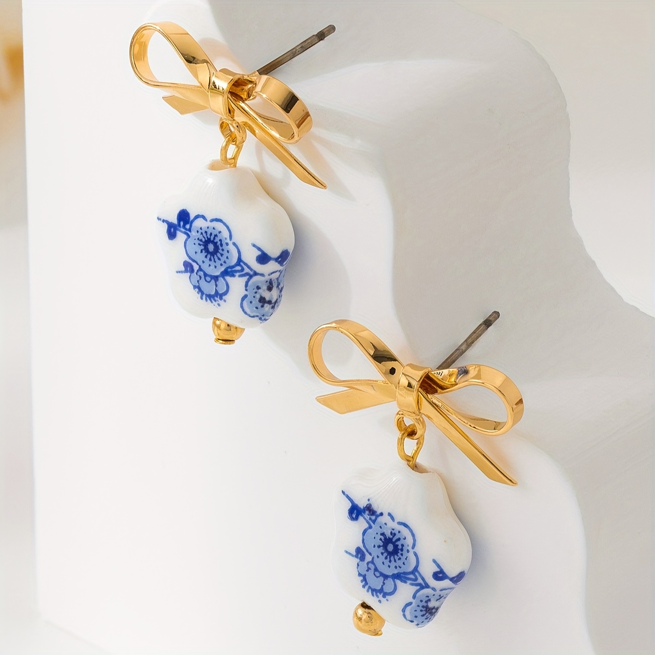 Image of 2pcs Elegant And Sweet Temperament Metal Bow Ceramic Small Flower Earrings Suitable For Women' Gift And Vacation Wear