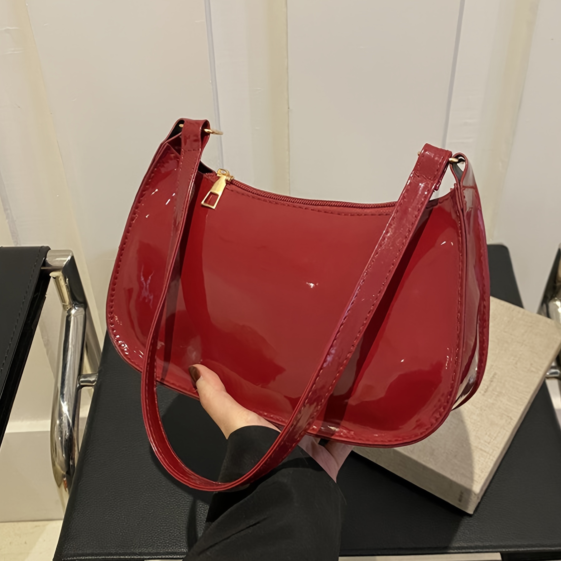 

Chic Solid Color Faux Leather Shoulder Bag - Sleek & Portable, Daily Commute, Shopping & Gifts
