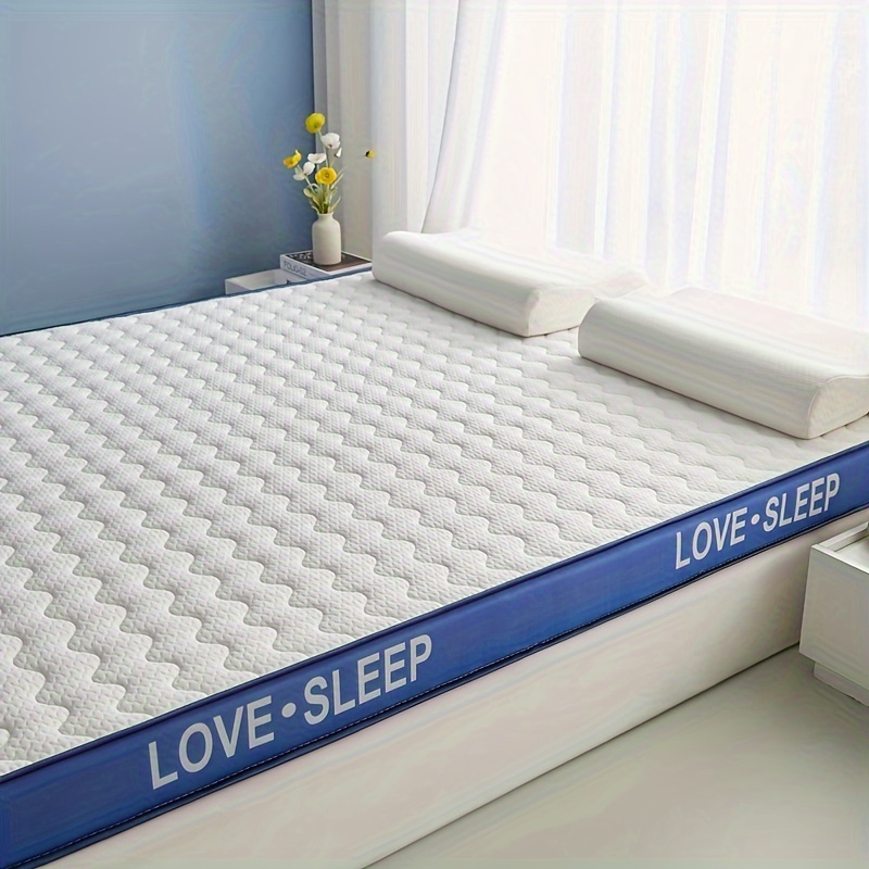 1pc, 17D Memory Foam Mattress with a Latex Layer on the Surface. The Memory Foam Filling Is 4.5cm Thick. The Top Layer Features Exquisite Patterns and Designs, Offering Softness, Comfort, Breathability, and Excellent Resilience. Suitable for Daily