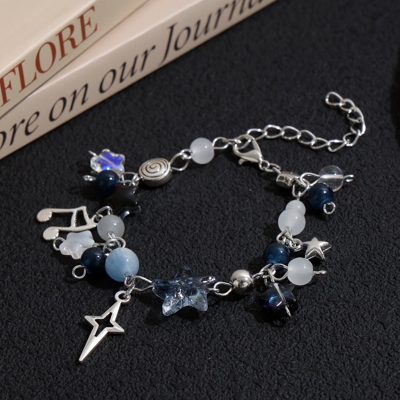E-shop 1 Stück Y2K K-Plattierte Legierung Stern & Musiknote Perlenkette Armband mit Blauem Katzenauge Anhänger - Funkelnde Blaue Perlen, Ideal für
