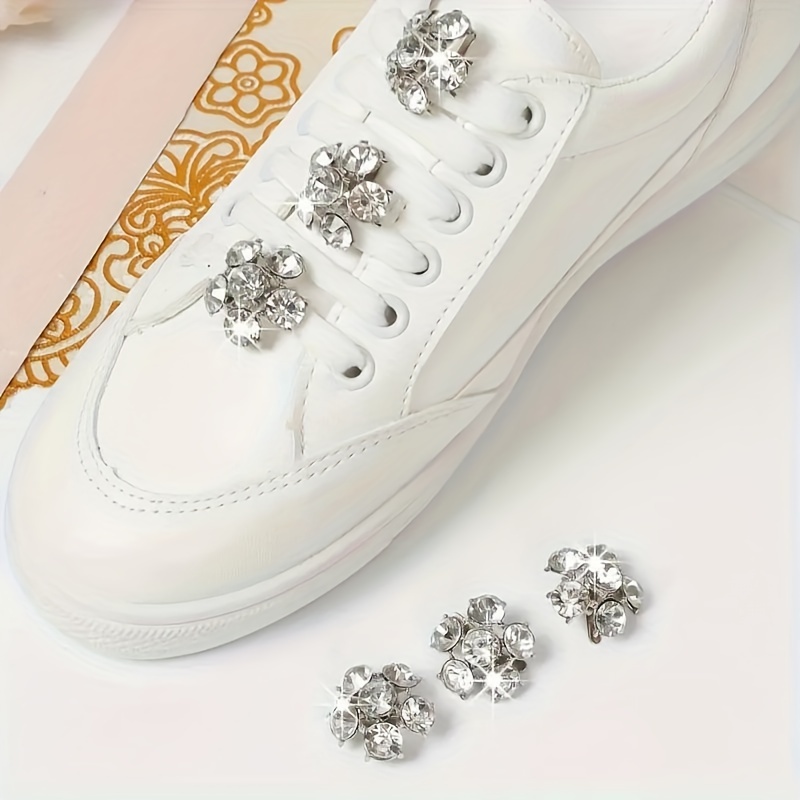 

A Set Of 6 Stylish Golden Shoe Accessories With Sparkling Diamond Design. Zinc Alloy Golden Suitable For Sports Shoes And Canvas Shoes.