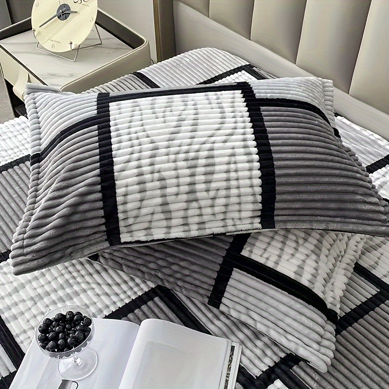 

Hypoallergenic Flannel Pillow Protectors Set Of 2 - Woven Digital Print Pillow Shams, Zippered Polyester Pillow Covers 250-300g, Machine Washable, Hotel Quality - Bedroom Decor (no Pillow Core)