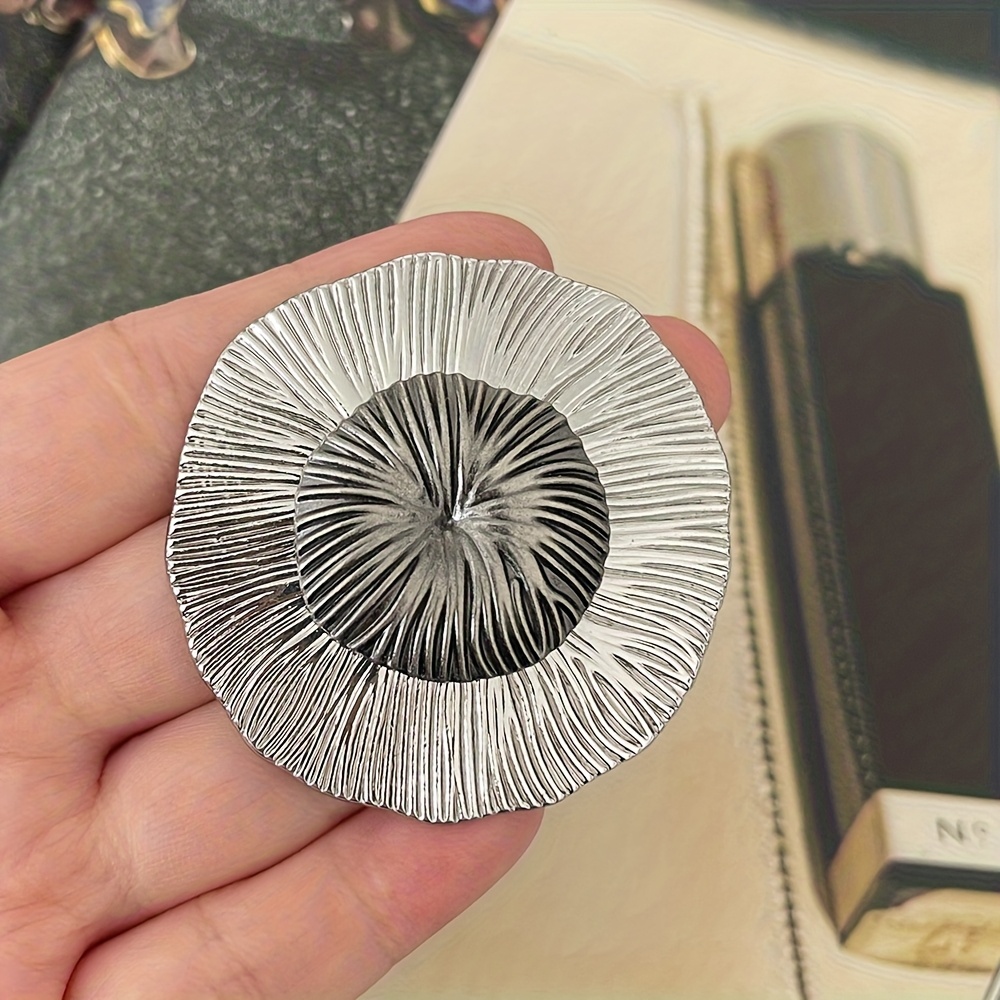 Image of 1pc 50mm Extra-large Vintage High-end Metal Button For Mink Coat, Fur Coat, Suit, Trench Coat, Versatile Clothing Fastener