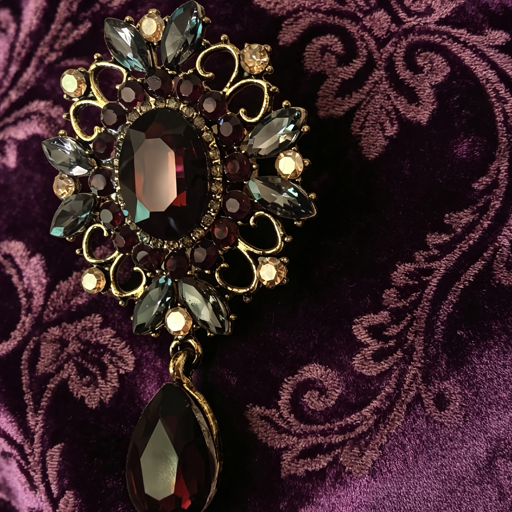 TEMU Broche de diamantes de , con un lujoso colgante de de agua en un . pin decorativo es para abrigos, trajes y vestidos formales de mujer.