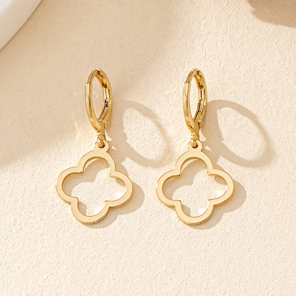 TEMU A Pair Of Hollow-out Clover-shaped Ear Cuffs, Lightweight And Non-pressing On The Ears, With A Smooth Metallic Finish High-end And Visually