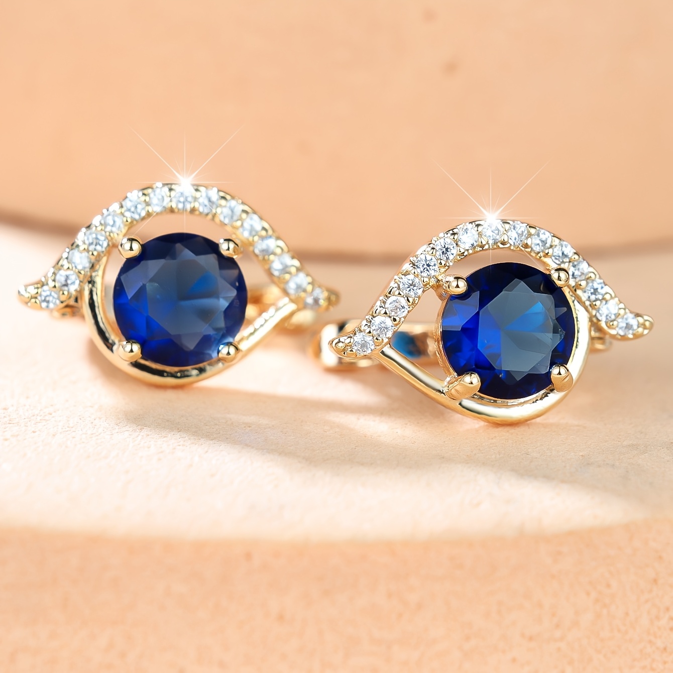 Women's Elegant Round-set Cubic Zirconia Teardrop Ear Cuffs