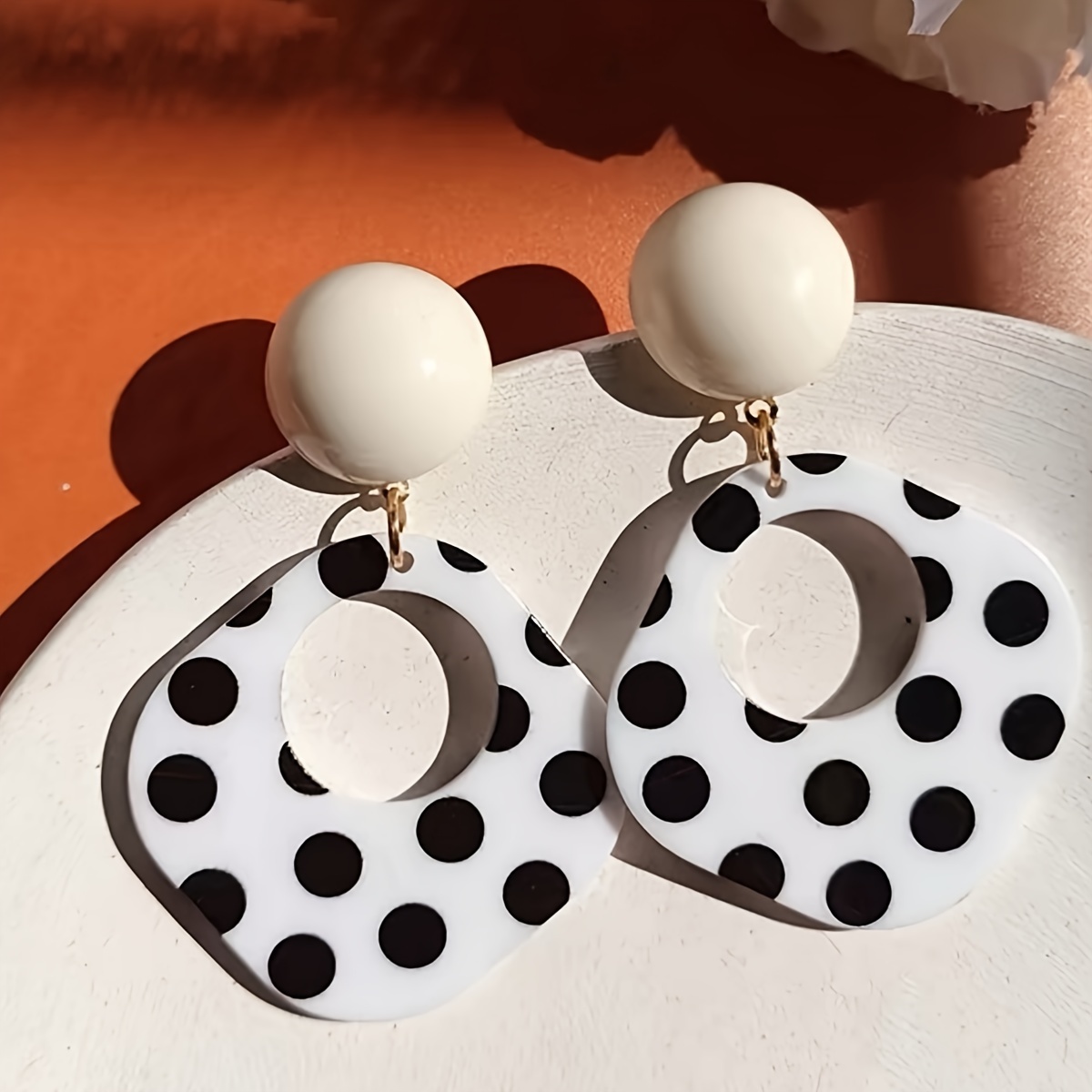 

Elegant Retro Style Black And White Polka Dot Hollow Large Dangle Earrings - 1 Pair Fashion Statement Jewelry