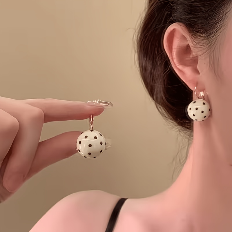 TEMU 1 Pair Of Women's Fashionable -shaped Earrings, Stylish And Elegant Black And White Polka Dot Pom-pom Stud Earrings, Versatile For Daily