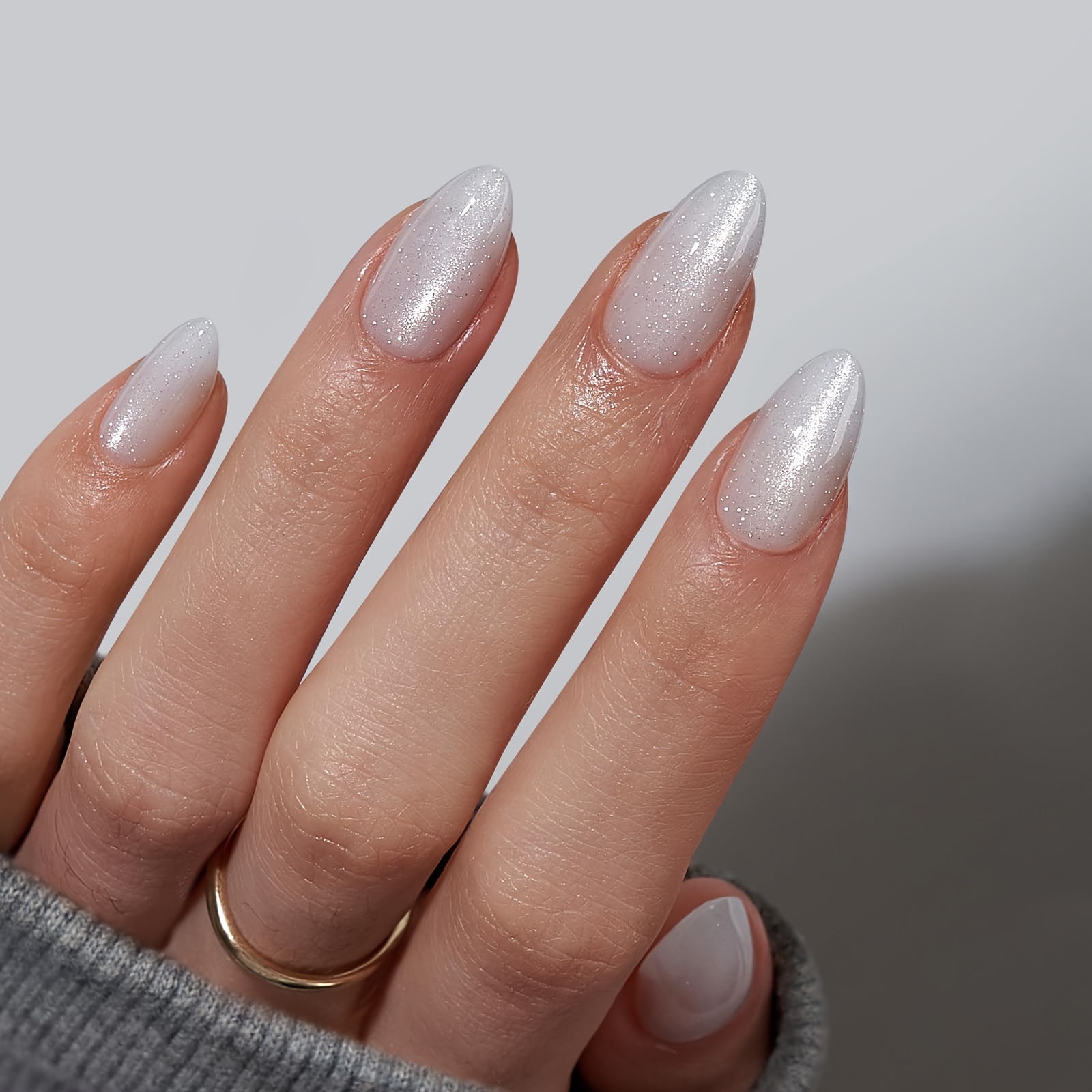 TEMU 30 stuks korte amandelvormige zachte gel cat eye press-on nagels, met een zilverwitte glanzende , compleet met jelly lijm en een nagelvijl. Deze