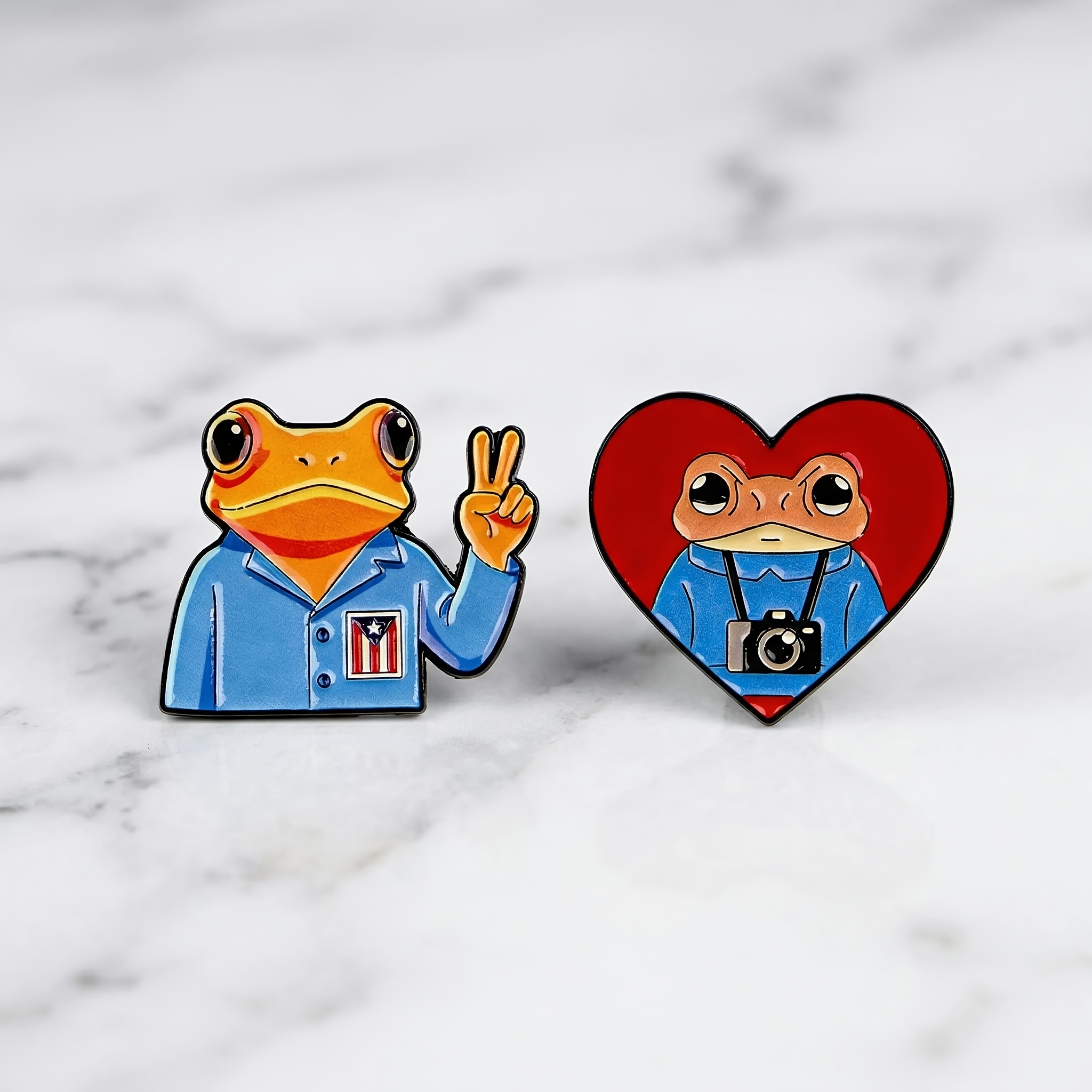 TEMU 2pcs Cute Peace Sign Frog Brooch, Cartoon Anthropomorphic Puerto Flag Frog Badge, Accessory, 2 Frog Brooch Pin Badges For Clothing, Enamel Pin,