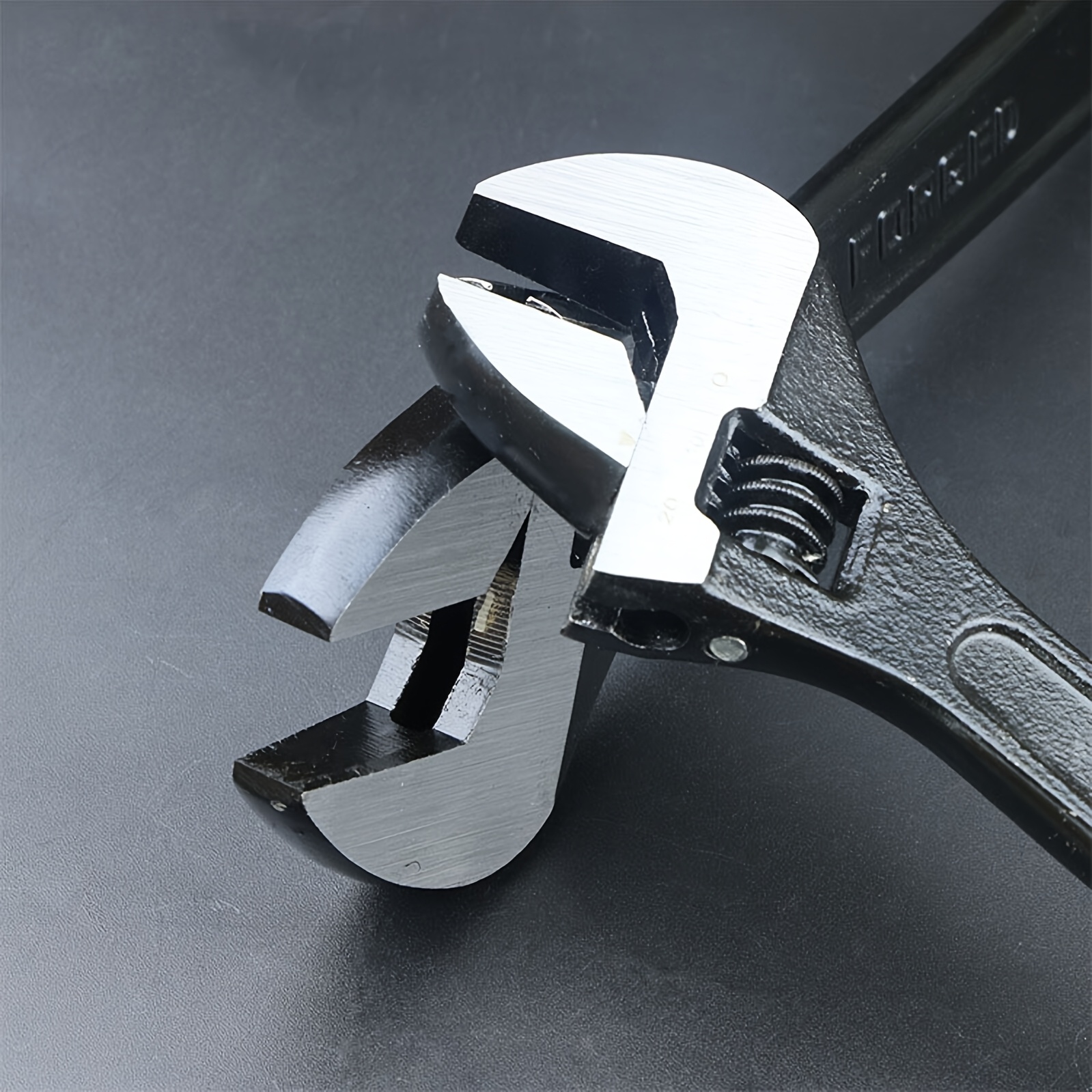 18" Adjustable Spanner with Wide Jaw