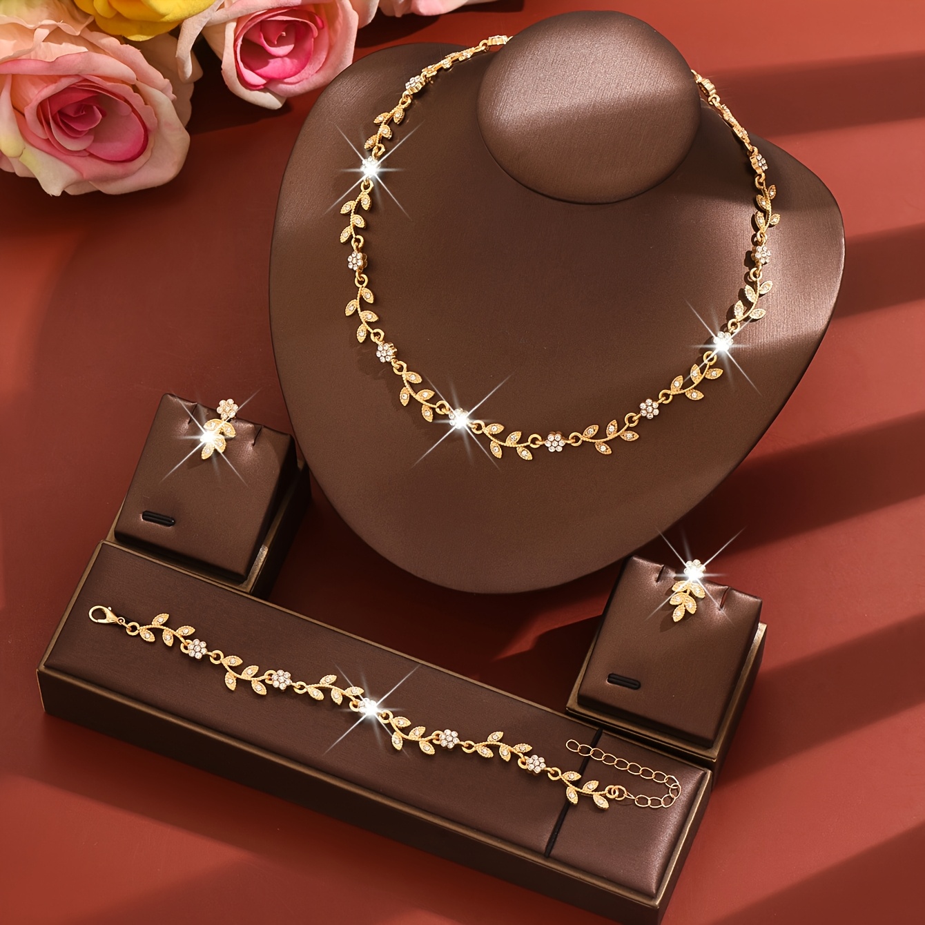 E-shop Schickes und elegantes Damen-Hochzeitsset, inklusive 1 Halskette und 1 Ohrringpaar, modisches Legierungs-Strass-Blumen-Design für