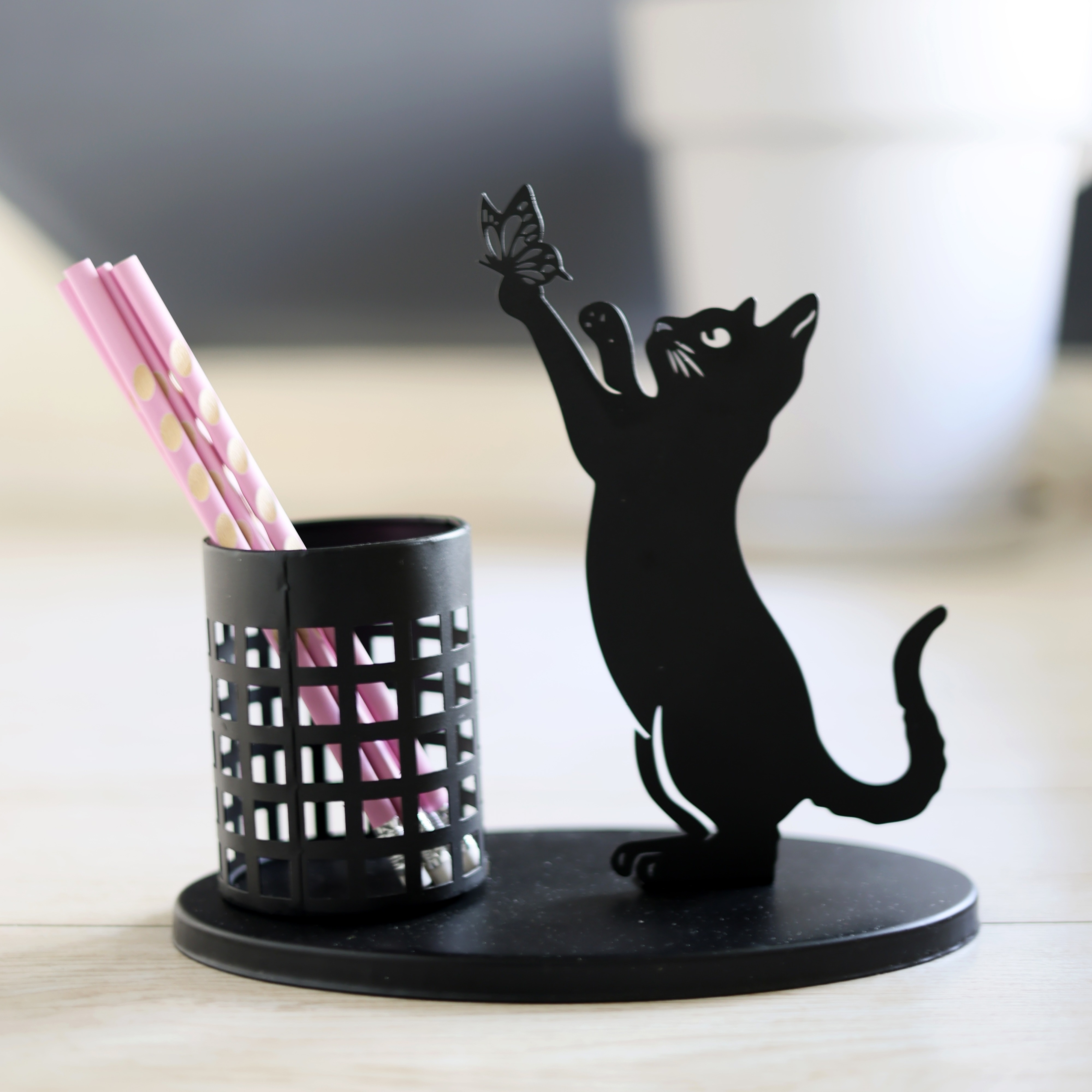 

Art Ornaments Cat Pencil Holder For Desk Accessories, Organizer Pen Holder For Bedroom/office, Metal Cut Home Decor For Table Centerpiece, Black Gifts For Cat Lover