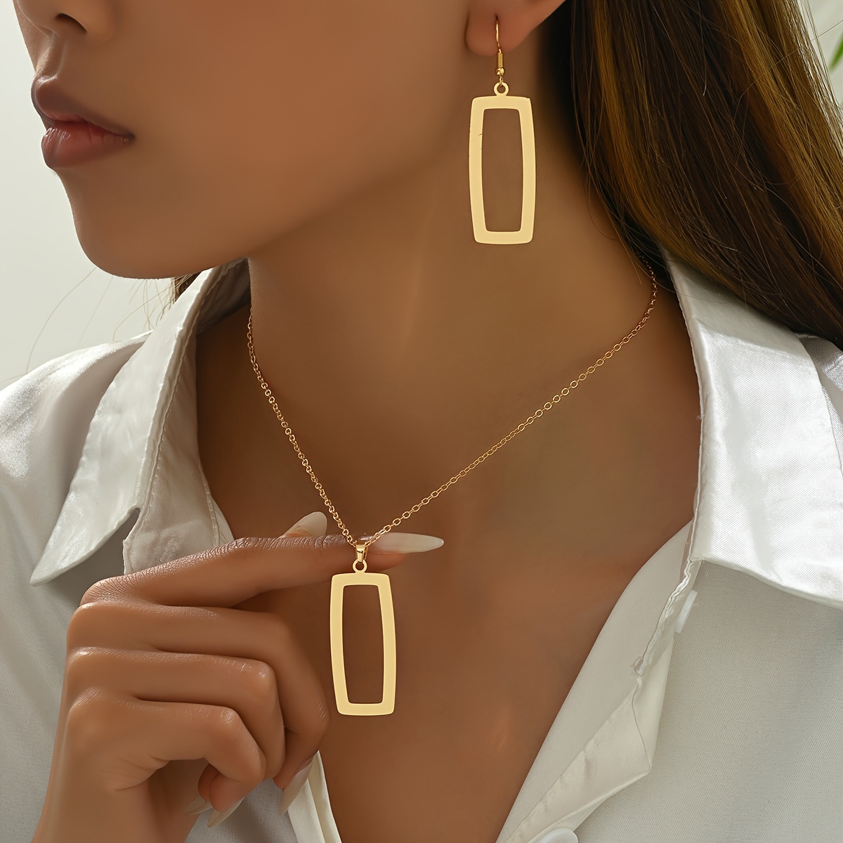 

1 Ensemble de bijoux en fer de , pendentif et boucles d'oreilles en de rectangle creux géométrique, accessoire de mode polyvalent , idéal pour un et en vacances, adapté à toutes les .