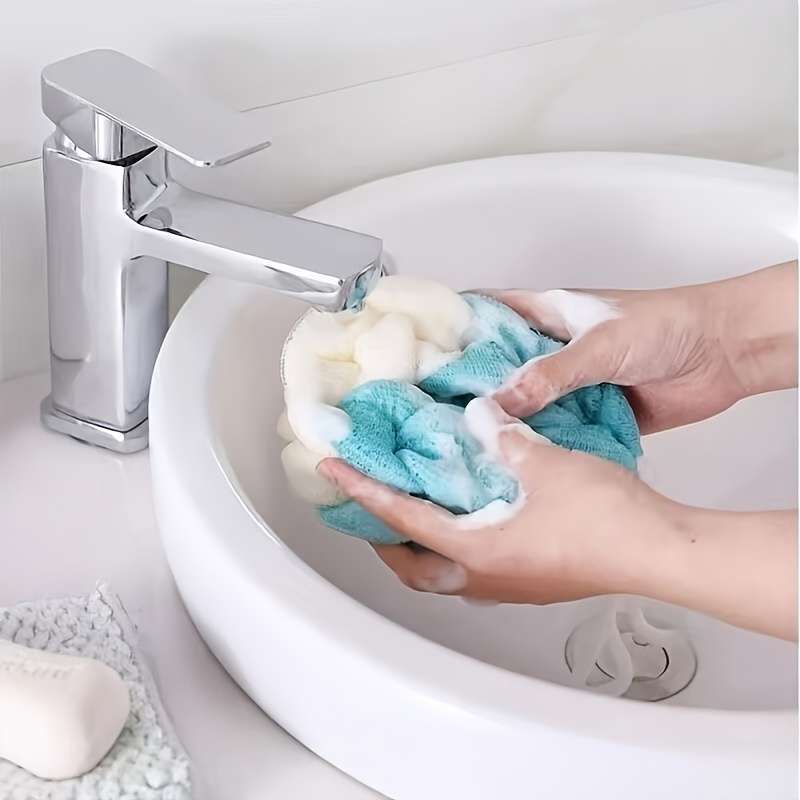 Blind Spot Cleaning Brush with Free Hook