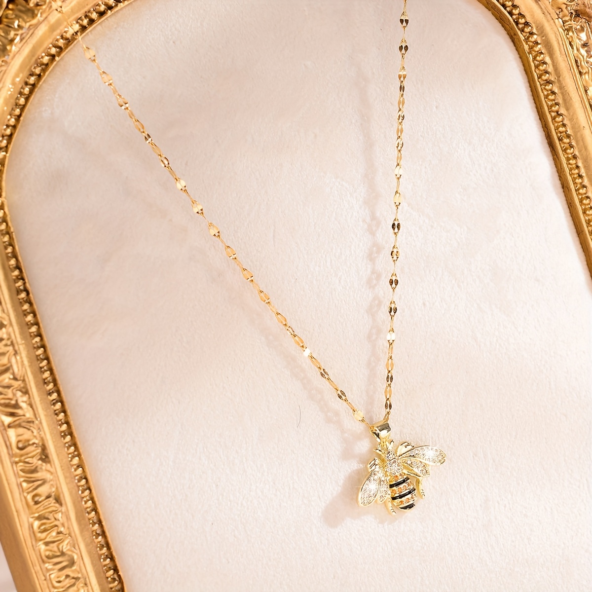 TEMU A Stylish And Exquisite Bee-shaped Metal Enamel Drip Necklace For Women, Featuring An Elegant Collarbone Design