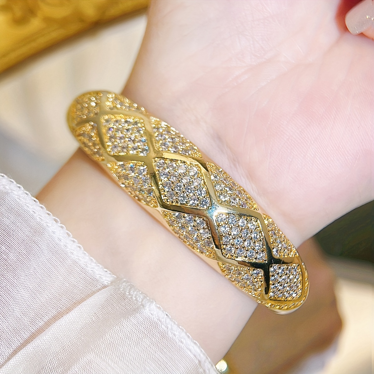 

1pc Glitter Bangle, Synthetic Zirconia Copper Bracelet, Evening Dinner Hand Accessory For Wedding & Banquet