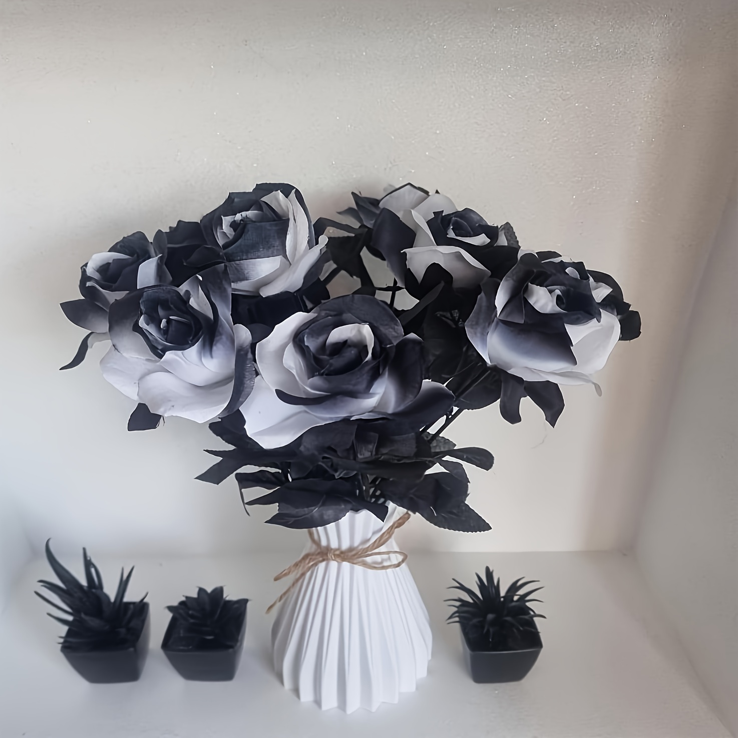 5pcs Black & White Fabric Rose Bouquet - Realistic Artificial Flowers For Weddings, Engagements, Home & Garden Decor, Perfect For Halloween, Christmas, Valentine's Day, Christmas Decor