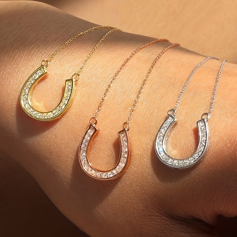 

A Stylish And Minimalist Horseshoe-shaped Zirconia Pendant Necklace For Ladies, Suitable For Parties, Vacations, , And , A Gift , Family, Or .