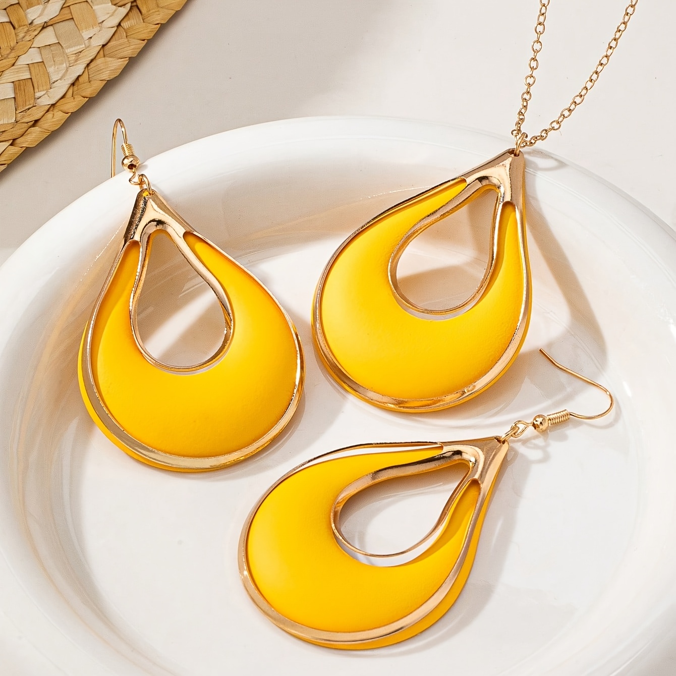 Fashion New 3pcs Earring And Necklace Set, Simple And Elegant Women's Creative Teardrop Metal Spray-painted Earrings And Necklace Set