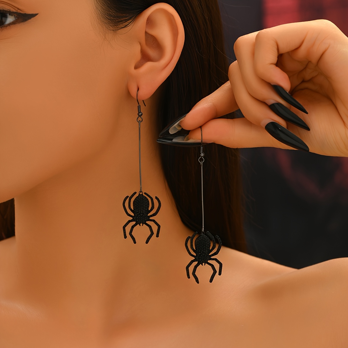 A Pair Of Minimalist Gothic-style Halloween Earrings Featuring Realistic Spider , Parties And Festive Occasions