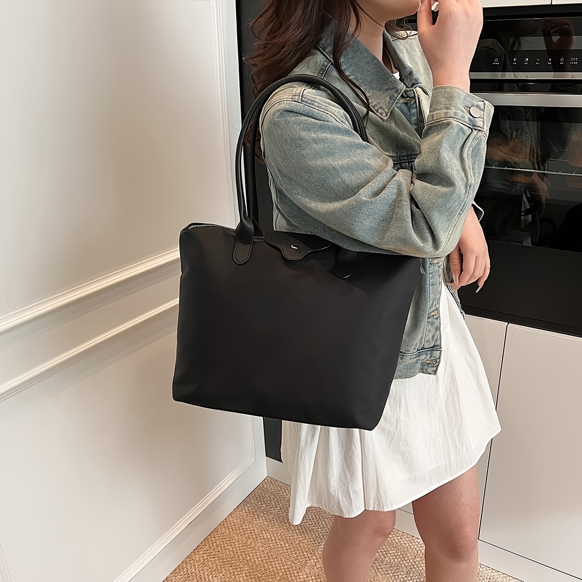 Women's Large Capacity Tote Bag with Magnetic Closure