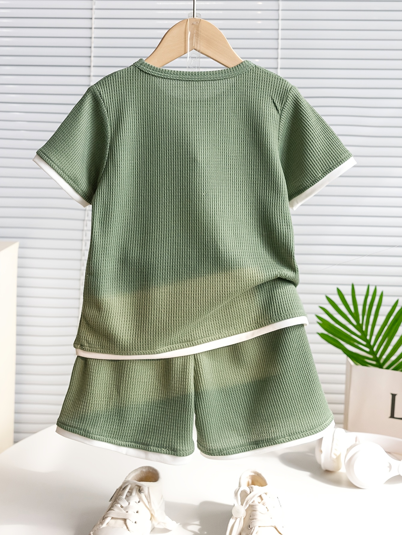 Boys' Comfortable Sports Style 2pcs Set, Small Boy's Summer Waffle Casual Short Sleeve T-shirt and Shorts Set, Suitable for Daily Wear, School, Outdoor