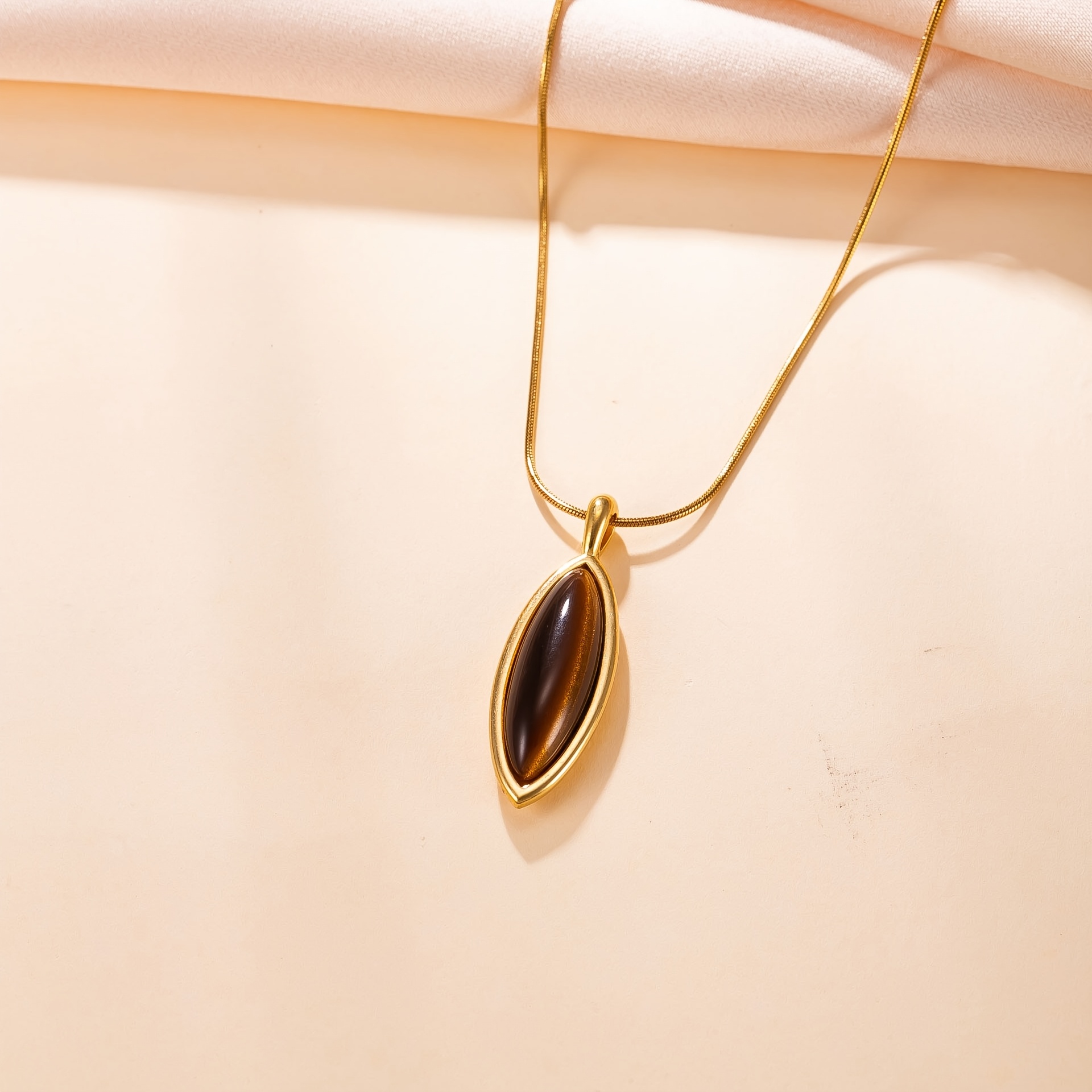 TEMU Collier avec pendentif en œil de tigre naturel taille marquise plaqué or 18K, chaîne vintage simple, cadeau de bijou bohème pour femme