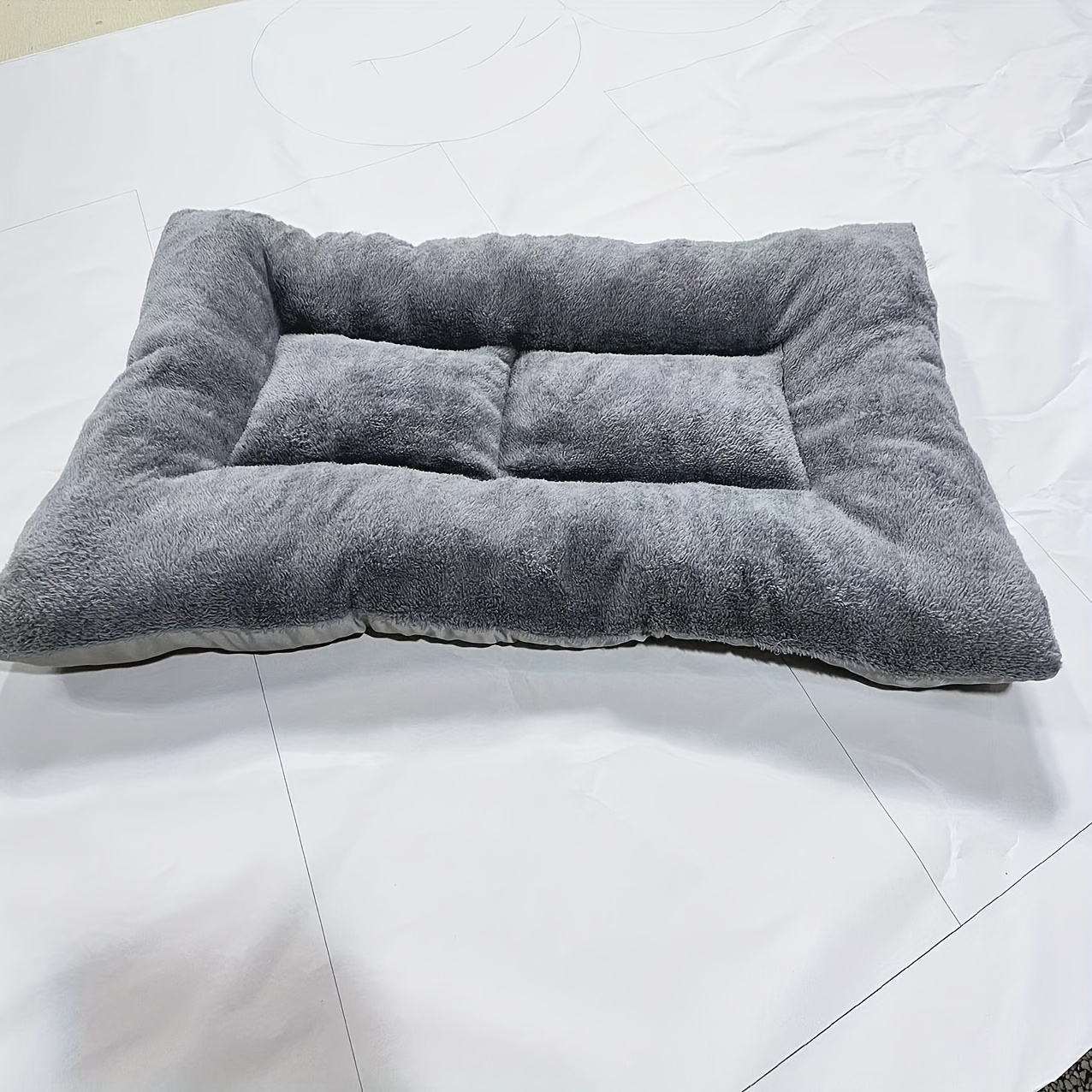 E-shop Extra-Großes Plüsch-Hundebett Sofa | Ultra-Weiche, Dicke Polyester-Haustiermatte für Kleine bis Große | Rutschfester Boden, Kariertes Design |