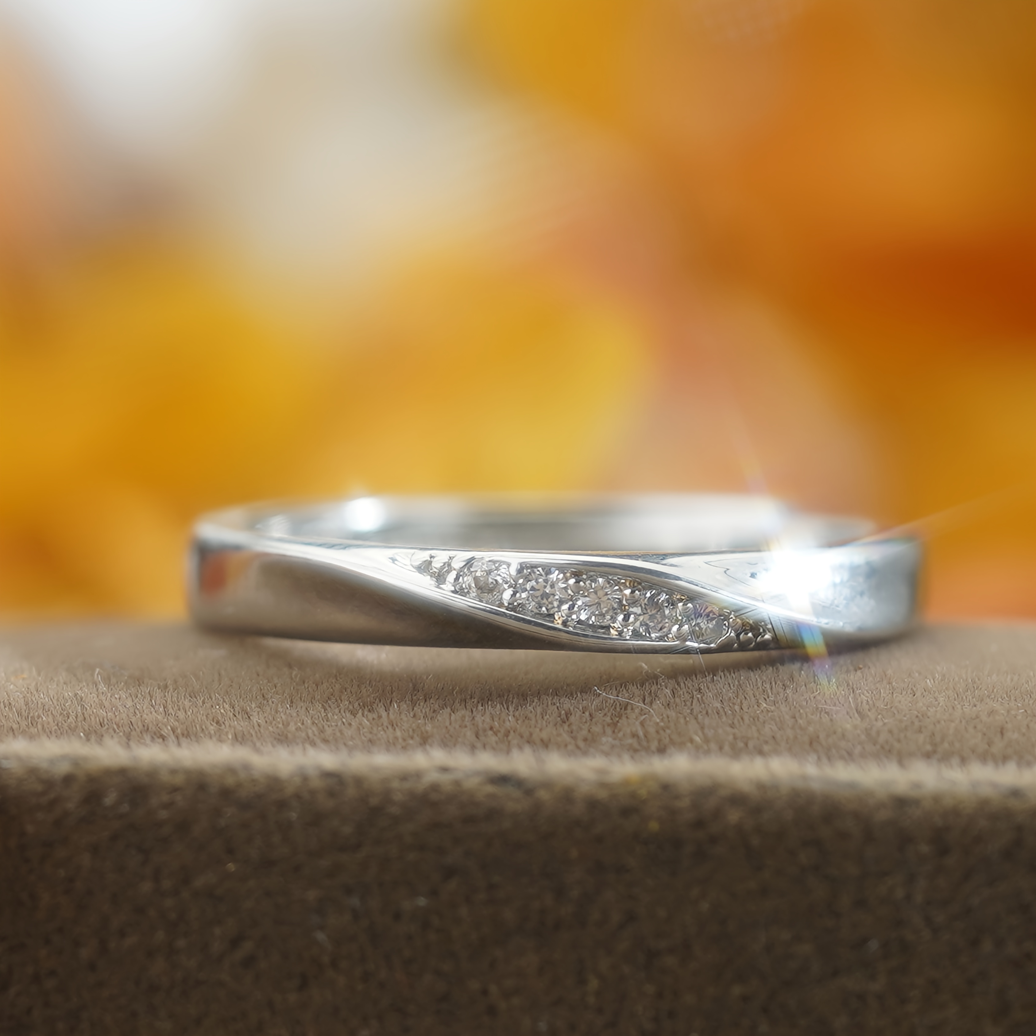 Open-end Möbius Ring with Synthetic Zirconia, Adjustable
