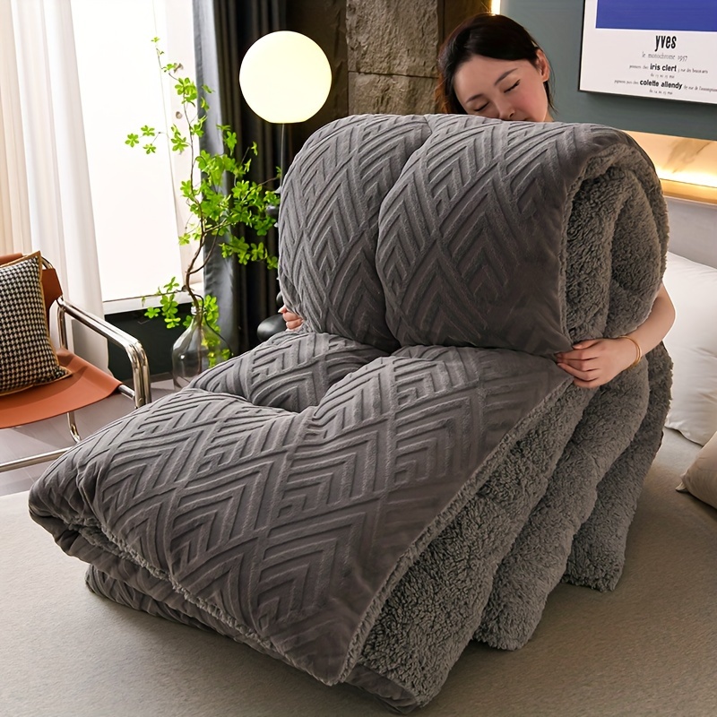 TEMU 1pc Luxurious Plush Warm Blanket Winter Bedding - Milk Velvet Filling, Machine Washable, Quilted Cover, Fashionable Autumn/winter Bedding, 100%