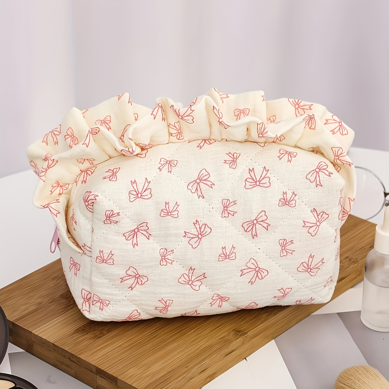 E-shop Großes Blumen--Make-up-Täschchen mit süßer Schleifenoptik – Cartoon-Stil Kosmetiktasche für Damen, langlebige Polyester-Reise- & Alltagsbeutel,