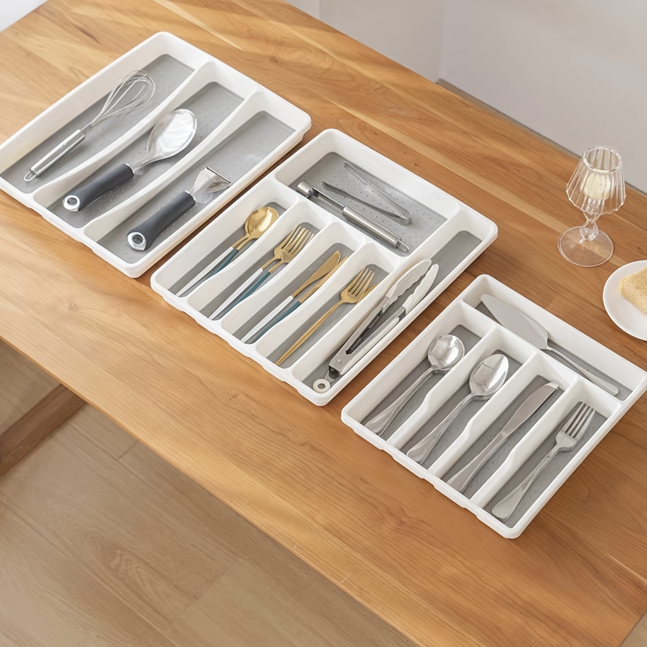 Cutlery Tray,Silverware Tray Organizer Drawer Compartment Tray