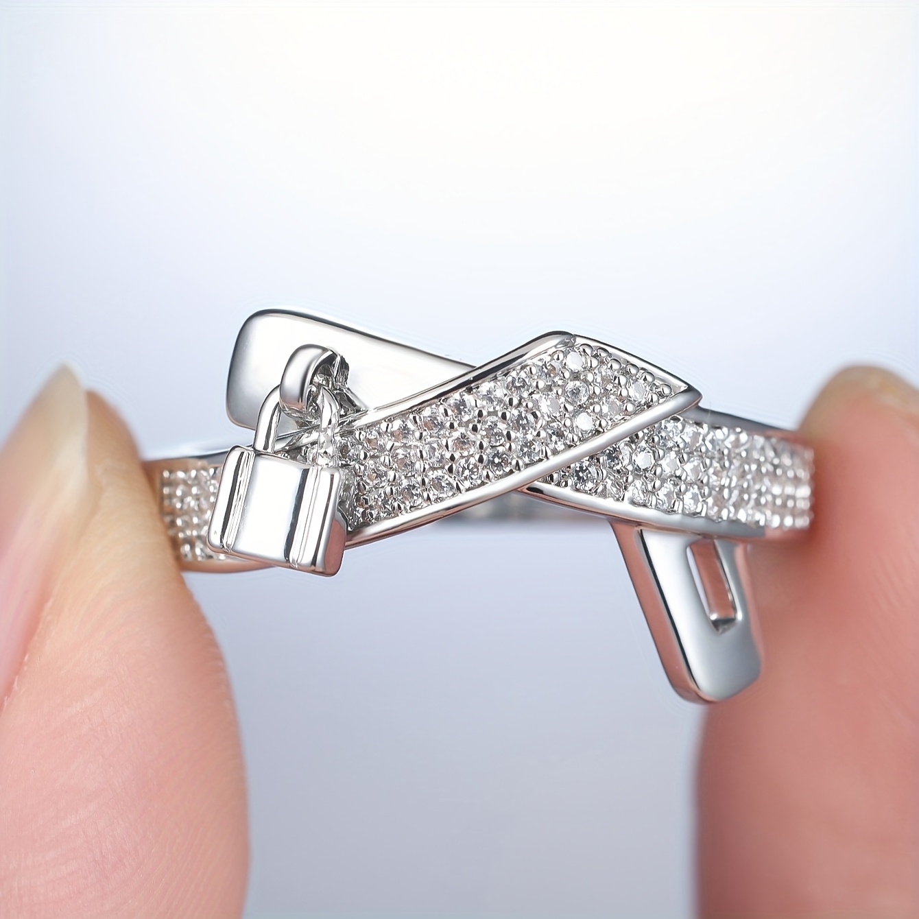 TEMU Un Set di Anelli con Chiusura a Pendente Delicato e Zirconia , Caratterizzato da un Design Unico e di Nicchia per Donne, Questo Anello 癡 per