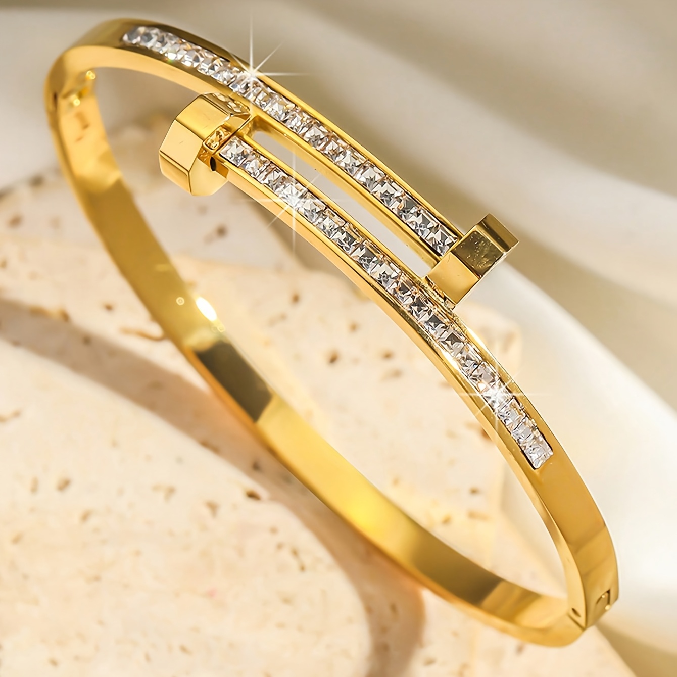 E-shop Znice . 18K vergoldeneter, trendiger, vielseitiger Doppelkopf-Nagel-Armband mit Zirkonia-Einlegearbeiten für Damen, geeignet für den täglichen